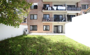 Excelente departamento en venta apto credito en San isidro - 2 dorm -PB c/ jardin
