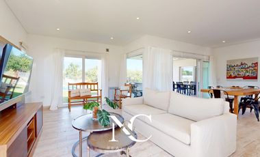 Casa en venta en Costa Esmeralda con piscina y gas natural