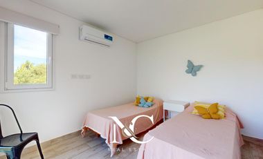 Casa en venta en Costa Esmeralda con piscina y gas natural