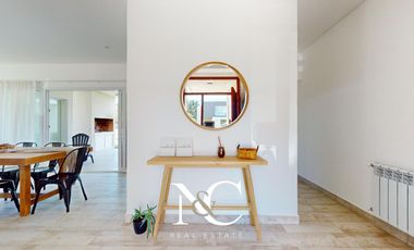 Casa en venta en Costa Esmeralda con piscina y gas natural