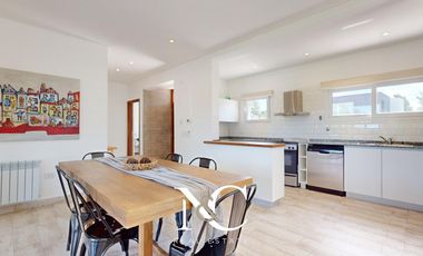 Casa en venta en Costa Esmeralda con piscina y gas natural