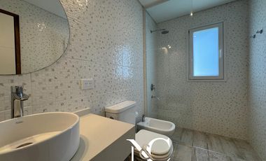Casa en venta en Costa Esmeralda con piscina y gas natural
