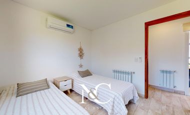 Casa en venta en Costa Esmeralda con piscina y gas natural