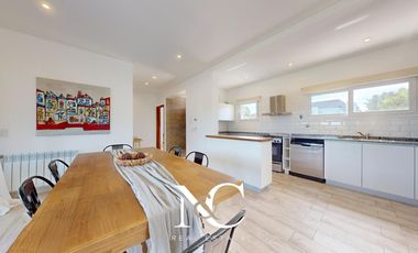 Casa en venta en Costa Esmeralda con piscina y gas natural