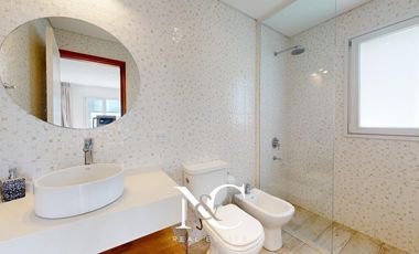 Casa en venta en Costa Esmeralda con piscina y gas natural