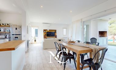 Casa en venta en Costa Esmeralda con piscina y gas natural