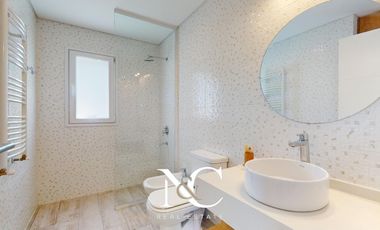 Casa en venta en Costa Esmeralda con piscina y gas natural