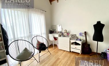 Casa  reciclada a nuevo en la Delfina