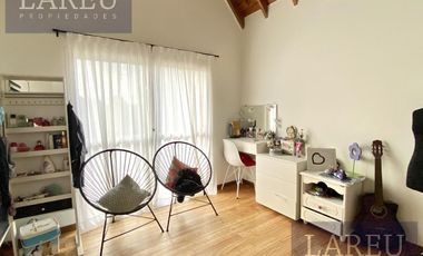 Casa  reciclada a nuevo en la Delfina
