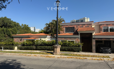CASA EN VENTA EN PUERTA DE HIERRO, ZONA DIAMANTE, ZAPOPAN