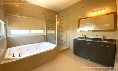 Casa en Venta de cuatro ambientes con piscina en Altos de Hudson II, Hudson, Berazategui