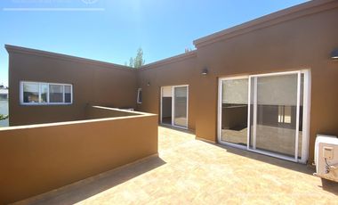Casa en Venta de cuatro ambientes con piscina en Altos de Hudson II, Hudson, Berazategui