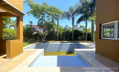 Casa en Venta de cuatro ambientes con piscina en Altos de Hudson II, Hudson, Berazategui