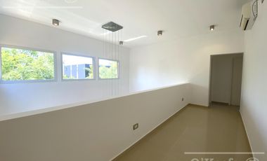 Casa en Venta de cuatro ambientes con piscina en Altos de Hudson II, Hudson, Berazategui