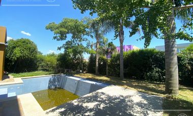 Casa en Venta de cuatro ambientes con piscina en Altos de Hudson II, Hudson, Berazategui