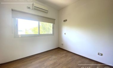Casa en Venta de cuatro ambientes con piscina en Altos de Hudson II, Hudson, Berazategui