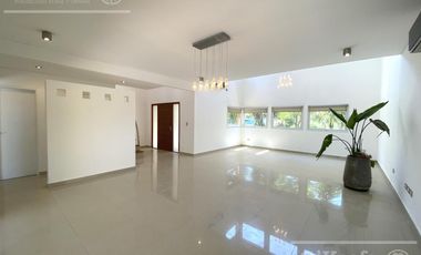 Casa en Venta de cuatro ambientes con piscina en Altos de Hudson II, Hudson, Berazategui