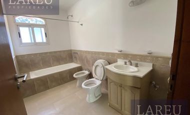 Casa en Venta con renta - La Delfina, Pilar