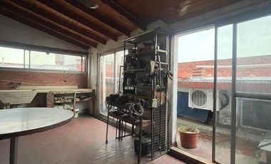 PH en  en venta de 3 ambientes con terraza y quincho