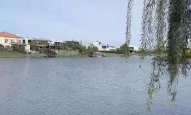 Lote al Lago en Venta en Virazon