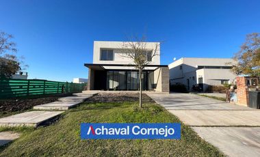 VENTA | Casa  de 4 dormitorios   pileta en el barrio Araucarias, Puertos
