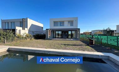 VENTA | Casa  de 4 dormitorios   pileta en el barrio Araucarias, Puertos