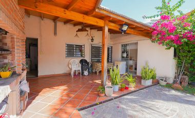 Venta - Casa - 4 ambientes - Ramos Mejia - Pileta - Cochera