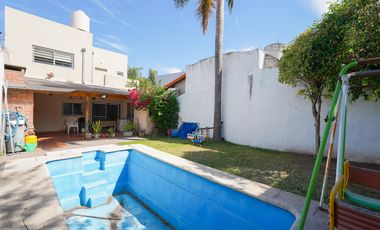 Venta - Casa - 4 ambientes - Ramos Mejia - Pileta - Cochera