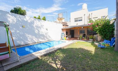 Venta - Casa - 4 ambientes - Ramos Mejia - Pileta - Cochera