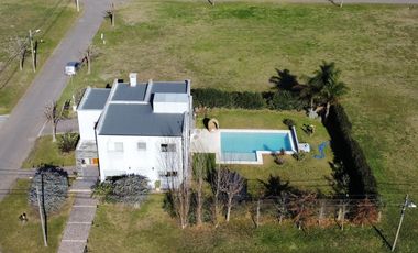 Casa en barrio privado Altos del Casco Zarate