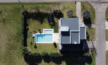 Casa en barrio privado Altos del Casco Zarate