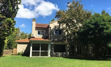 Casa en Venta con renta - La Delfina, Pilar