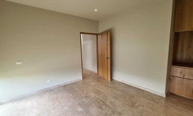 Venta de Casa en Querétaro, dentro Club Golf Campanario 4 recámaras, gran jardín