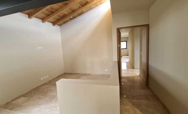 Venta de Casa en Querétaro, dentro Club Golf Campanario 4 recámaras, gran jardín