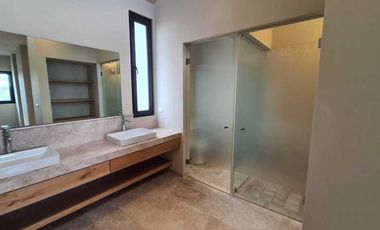 Venta de Casa en Querétaro, dentro Club Golf Campanario 4 recámaras, gran jardín