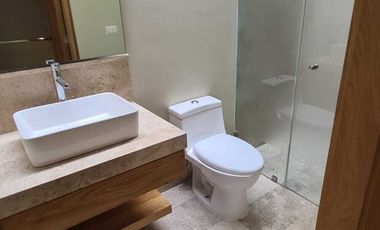Venta de Casa en Querétaro, dentro Club Golf Campanario 4 recámaras, gran jardín