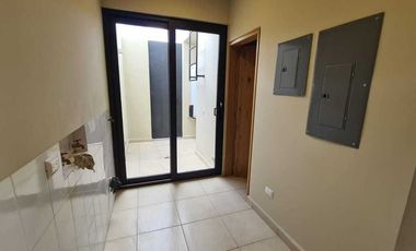 Venta de Casa en Querétaro, dentro Club Golf Campanario 4 recámaras, gran jardín