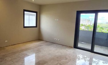 Venta de Casa en Querétaro, dentro Club Golf Campanario 4 recámaras, gran jardín