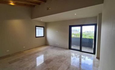 Venta de Casa en Querétaro, dentro Club Golf Campanario 4 recámaras, gran jardín