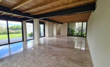 Venta de Casa en Querétaro, dentro Club Golf Campanario 4 recámaras, gran jardín