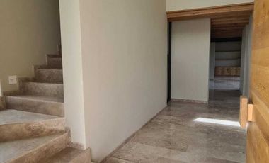 Venta de Casa en Querétaro, dentro Club Golf Campanario 4 recámaras, gran jardín