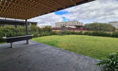 Venta de Casa en Querétaro, dentro Club Golf Campanario 4 recámaras, gran jardín
