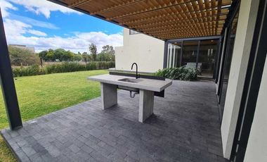 Venta de Casa en Querétaro, dentro Club Golf Campanario 4 recámaras, gran jardín