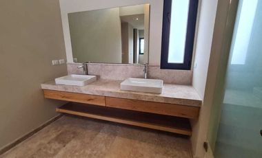 Venta de Casa en Querétaro, dentro Club Golf Campanario 4 recámaras, gran jardín