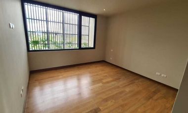 Venta de Casa en Querétaro, dentro Club Golf Campanario 4 recámaras, gran jardín