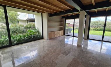 Venta de Casa en Querétaro, dentro Club Golf Campanario 4 recámaras, gran jardín