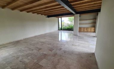Venta de Casa en Querétaro, dentro Club Golf Campanario 4 recámaras, gran jardín