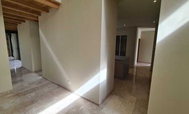 Venta de Casa en Querétaro, dentro Club Golf Campanario 4 recámaras, gran jardín