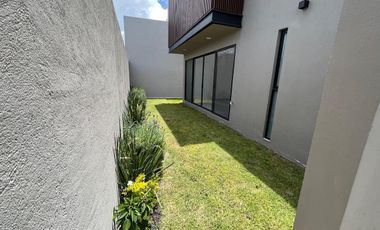 Venta de Casa en Querétaro, Lomas del Campanario IV, seguridad, alberca
