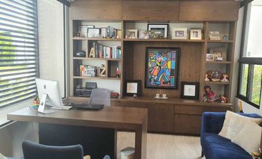 Venta de Casa en El Campanario, Golf,4 recámaras con baño, alberca y gran jardín
